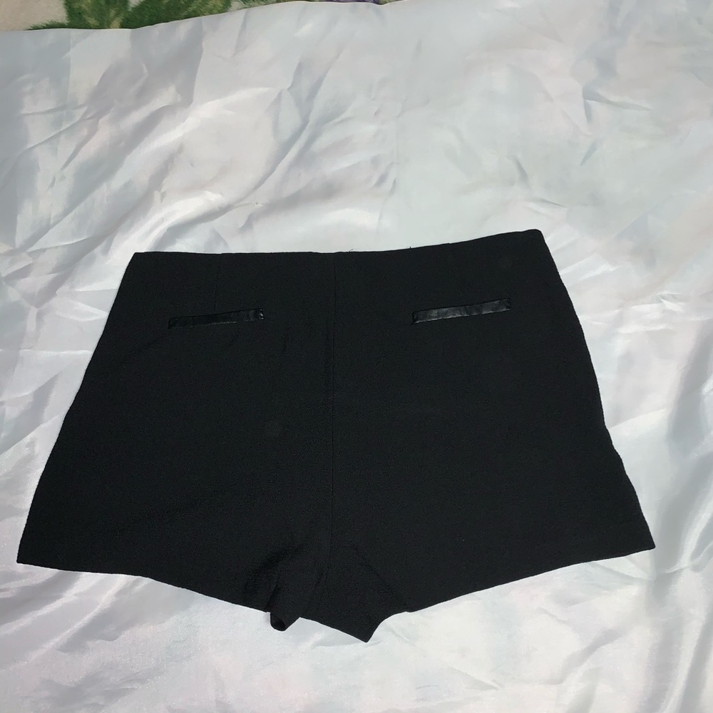 FASHION SHORTS - Picture 2 of 6